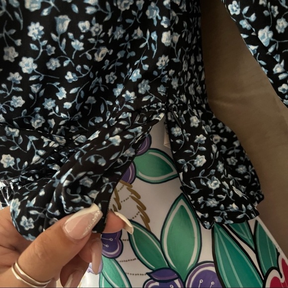 Forever 21 Black Blue Floral Peplum Long Sleeve Ruffle Blouse - Picture 4 of 5